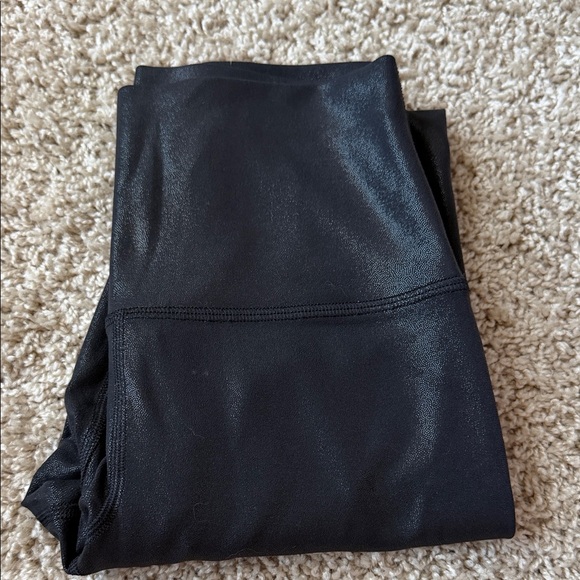 Lululemon Black Shine leggings size 4! - Picture 7 of 7
